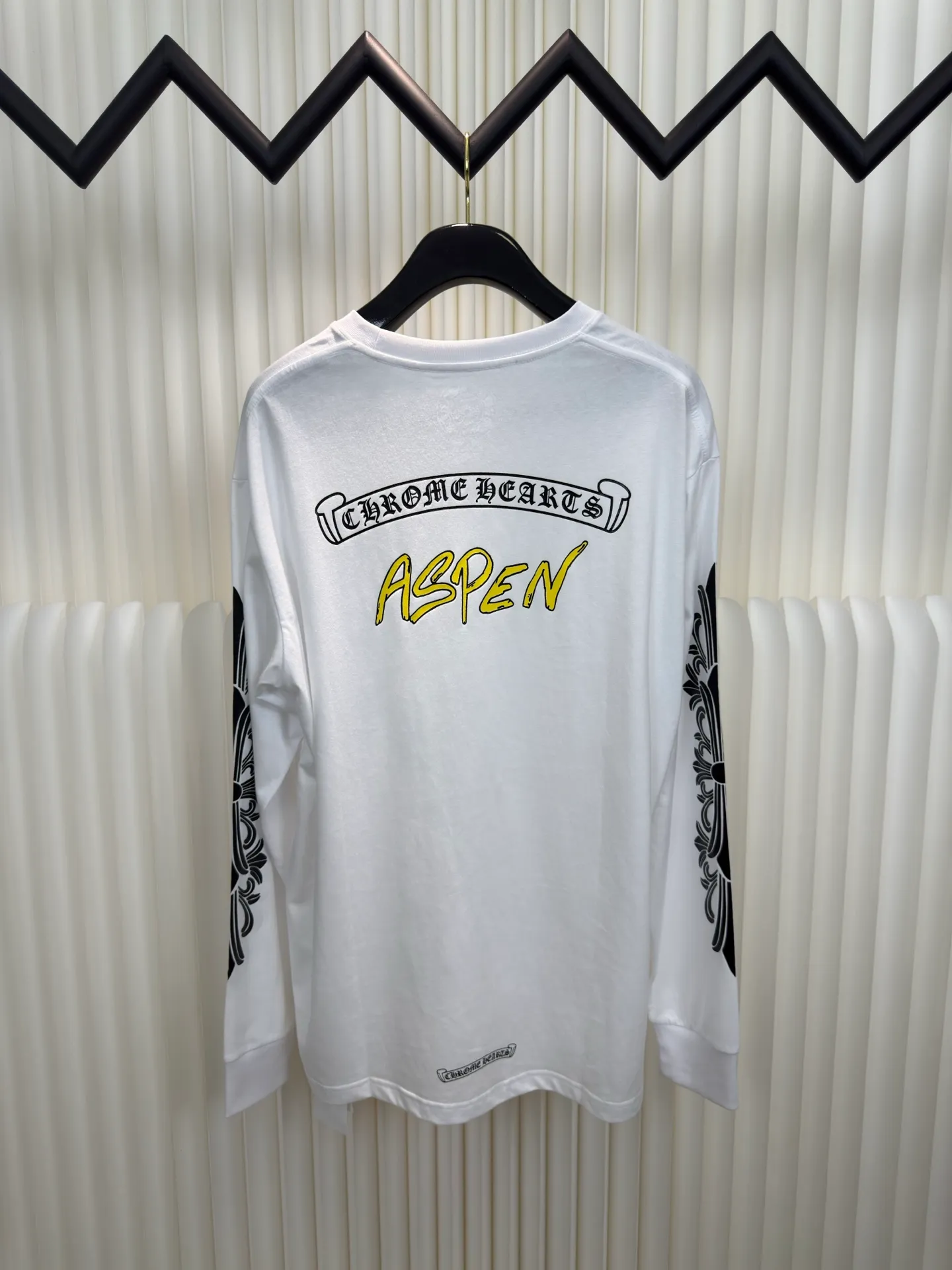 P310 Chrome Hear Aspen Graffiti Limited Long Sleeve The fabric is made of 26-woven 220g cotton material. The printing is ink printing. Customized accessories. Size S M L